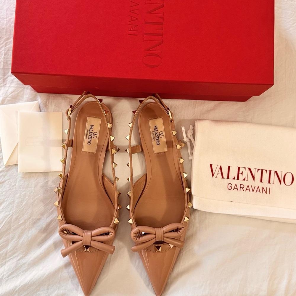 Valentino Garavani Beige Rockstud Bow Flats